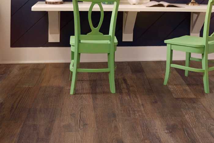 A picture containing floor, indoor, green, chair

Description automatically generated